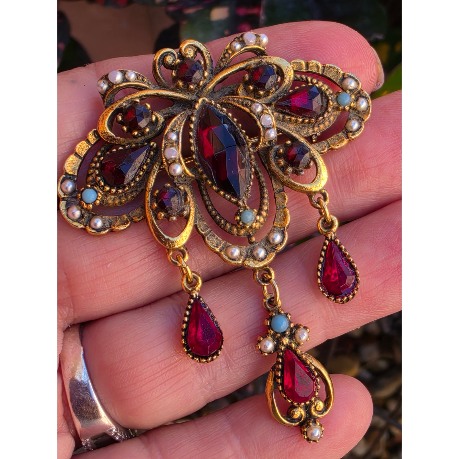 Vintage Signed Art Victorian Revival Crest Dangle Rhinestone Brooch Pin 1950's